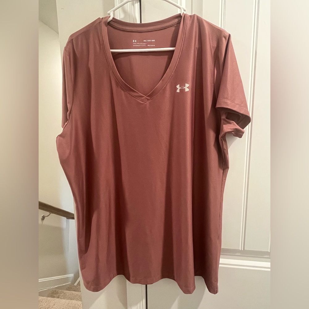 EUC Women’s Under Armour Loose Fit HeatGear Size 2 XL T Shirt